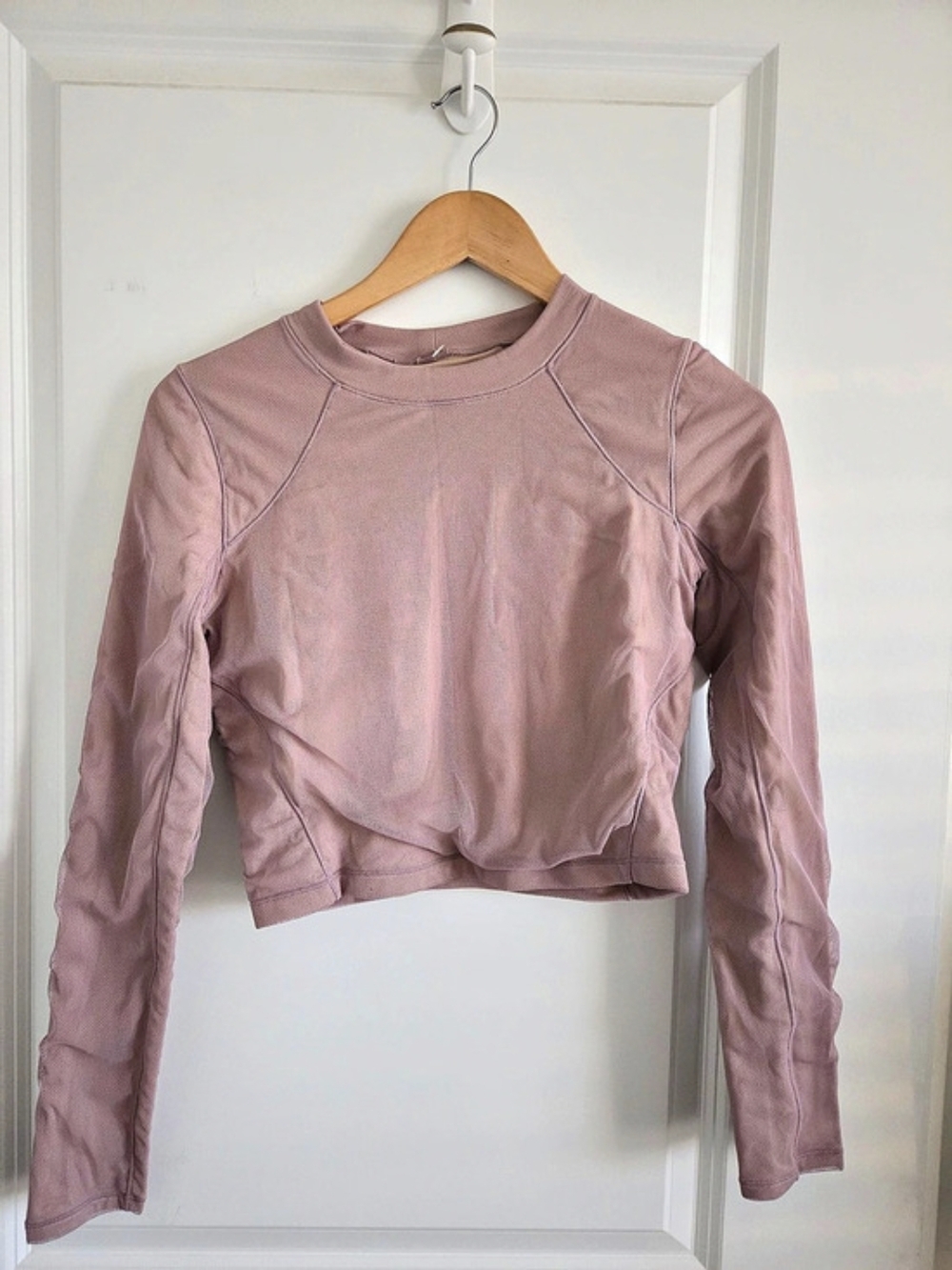 alo Cropped Long Sleeve Top in Pink Size Medium